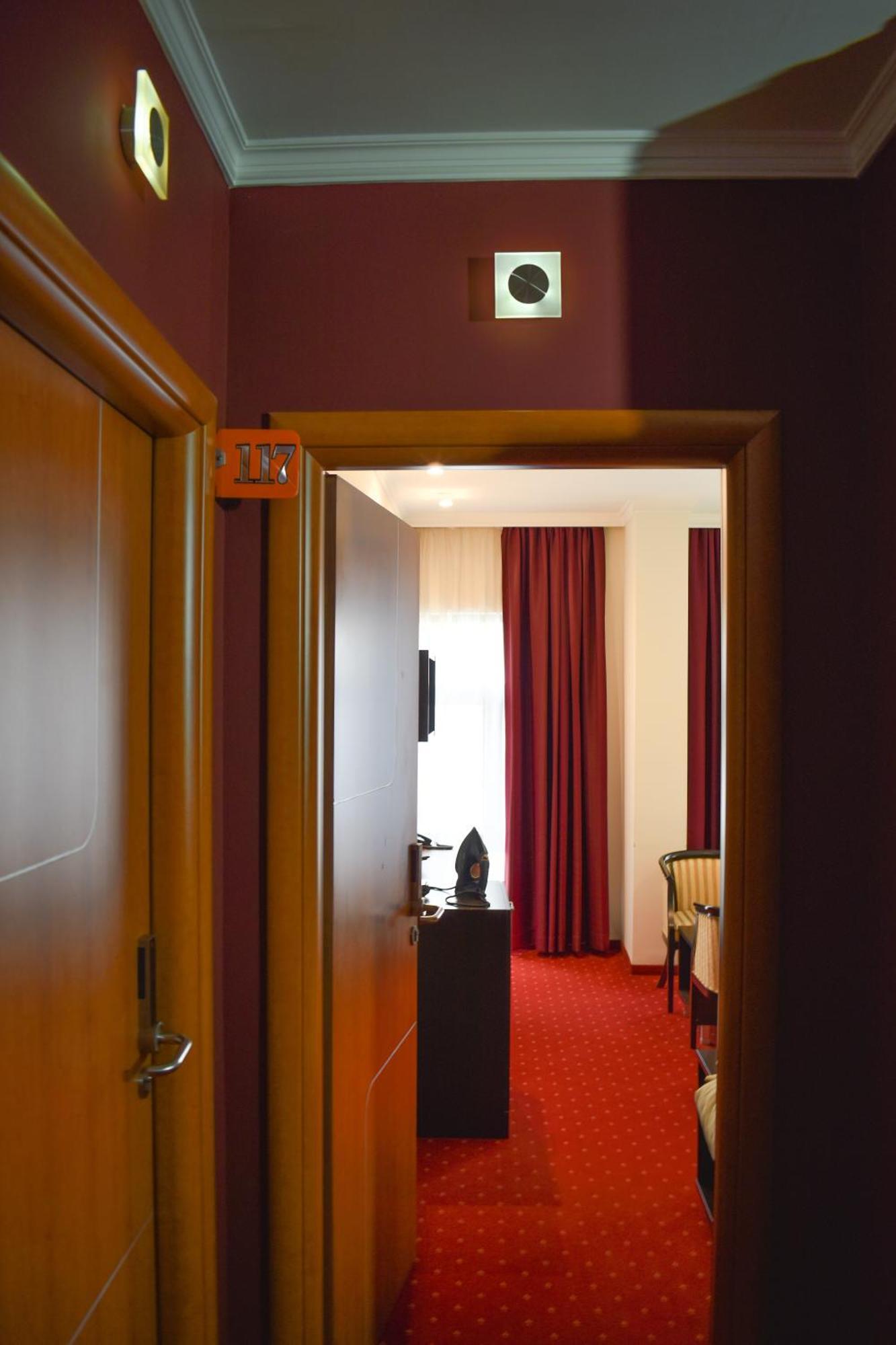 Hotel Hamburg Skopie Exterior foto